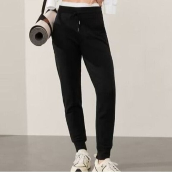 NEW Athleta Balance Jogger Sz S Black Stretch Modal Ultra Soft Relaxed Pockets - Picture 1 of 12